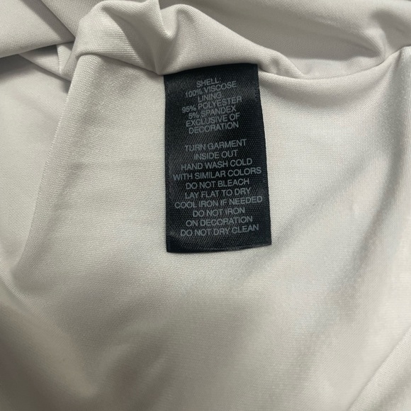 Elegant Silver Women's Top White House‎ Black Market.  Size small - Picture 4 of 4